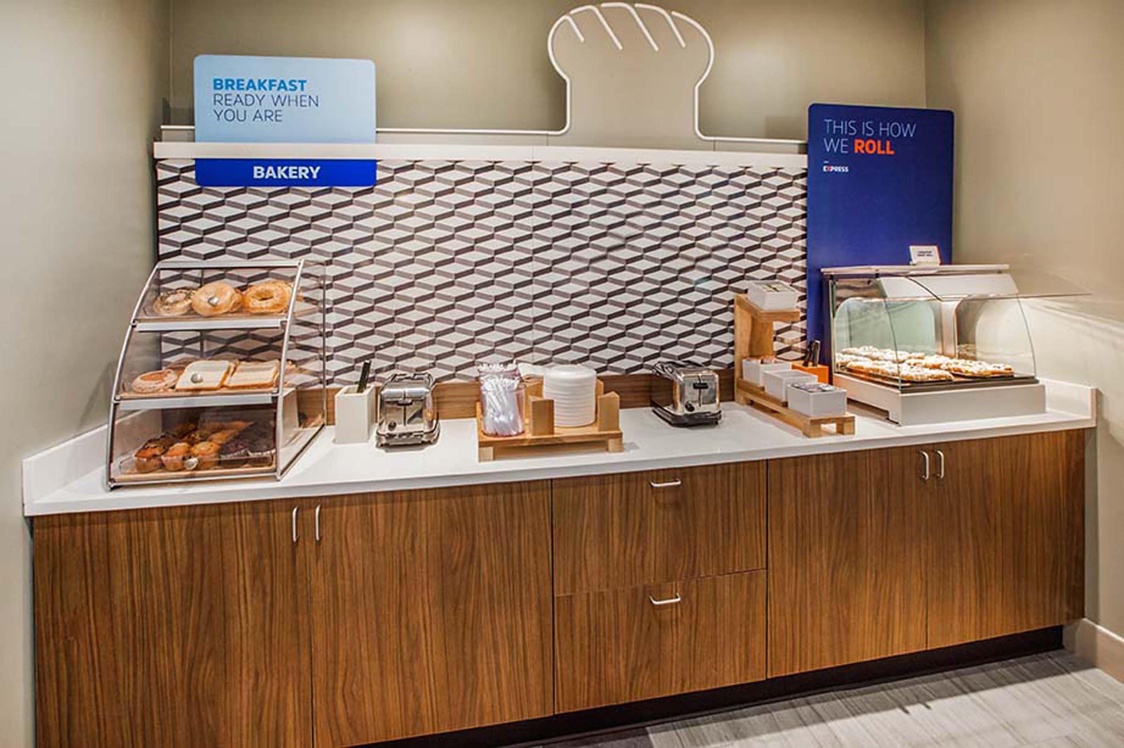 Holiday Inn Express & Suites Butler By Ihg Εξωτερικό φωτογραφία